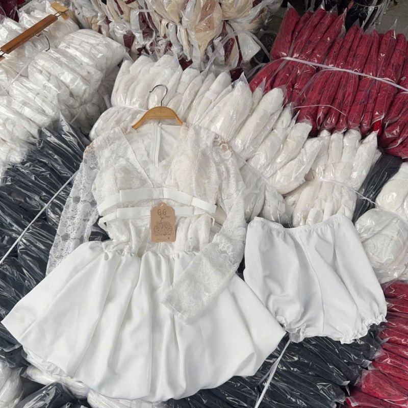 VÁY BÍ REN MÚT NGỰC